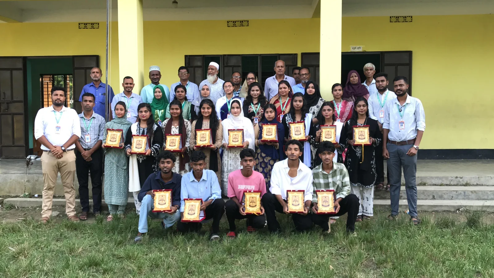 এসএসসি-২০২৬ কৃতীদের সংবর্ধনা, সম্মাননা পেলেন অভিভাবকরাও