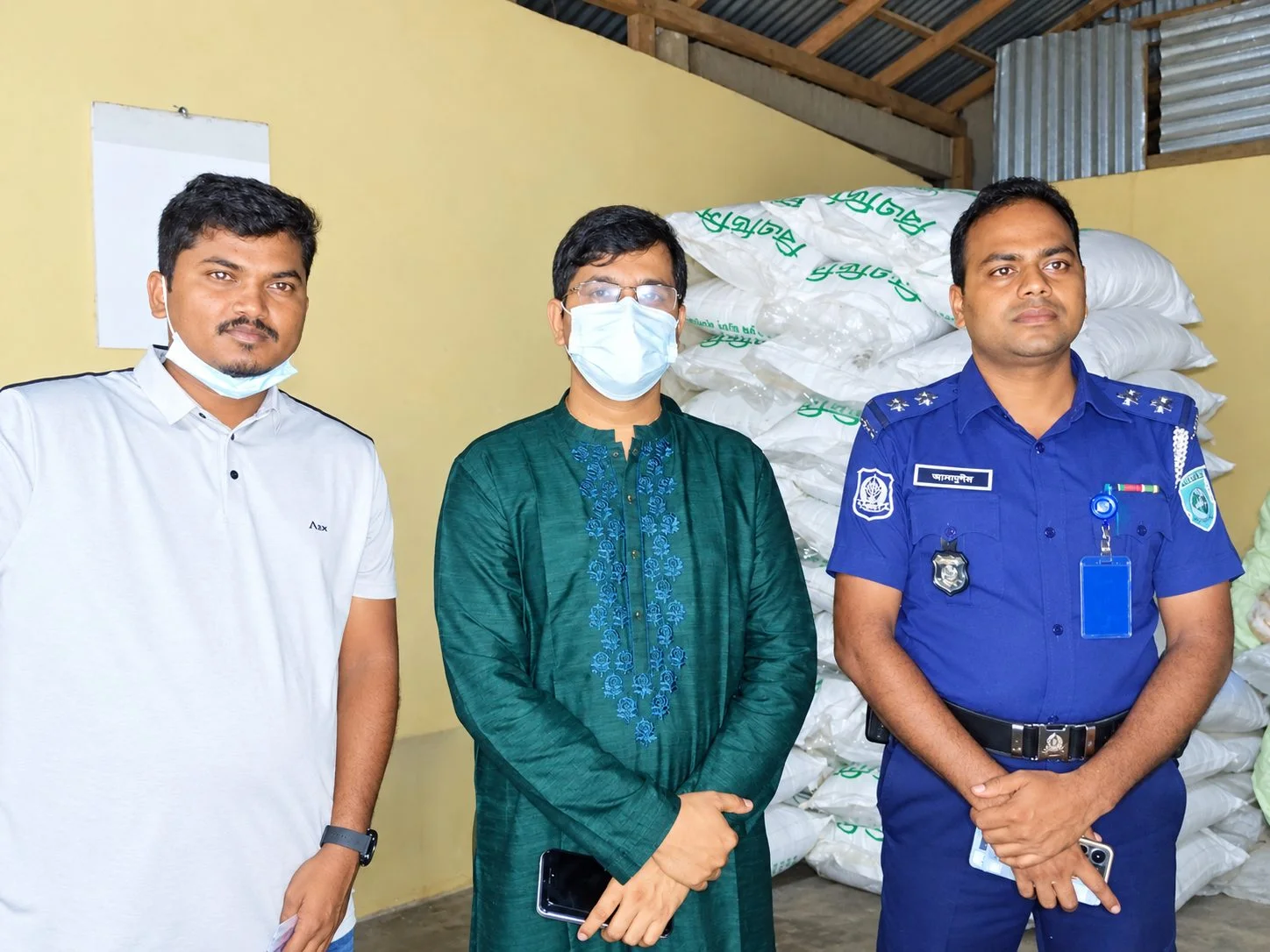 বালিয়াডাঙ্গীতে অবৈধ সার বিক্রি ও মজুদে ব্যবসায়ীকে জরিমানা