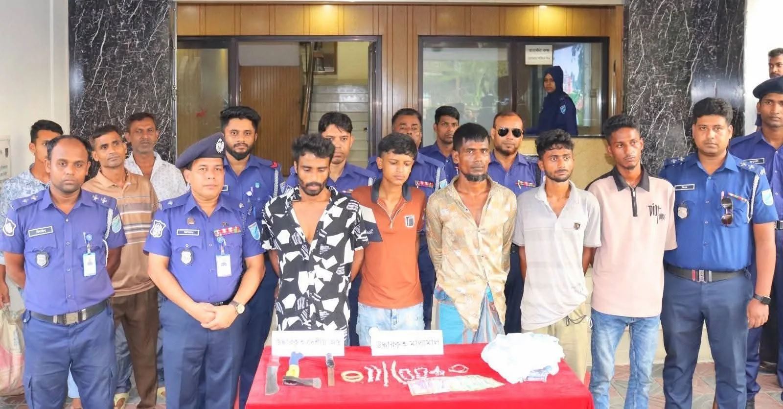 বন্দরে স্বর্ণের দোকানে ডাকাতি: ২৪ ঘণ্টায় গ্রেপ্তার ৫, উদ্ধার লুটের মাল