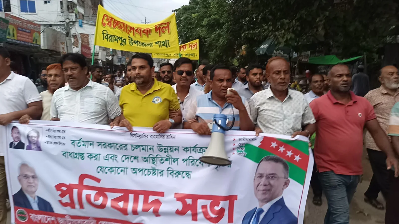 বিরামপুরে বিএনপির প্রতিবাদ সভা, আয়োজনে স্বেচ্ছাসেবক দল