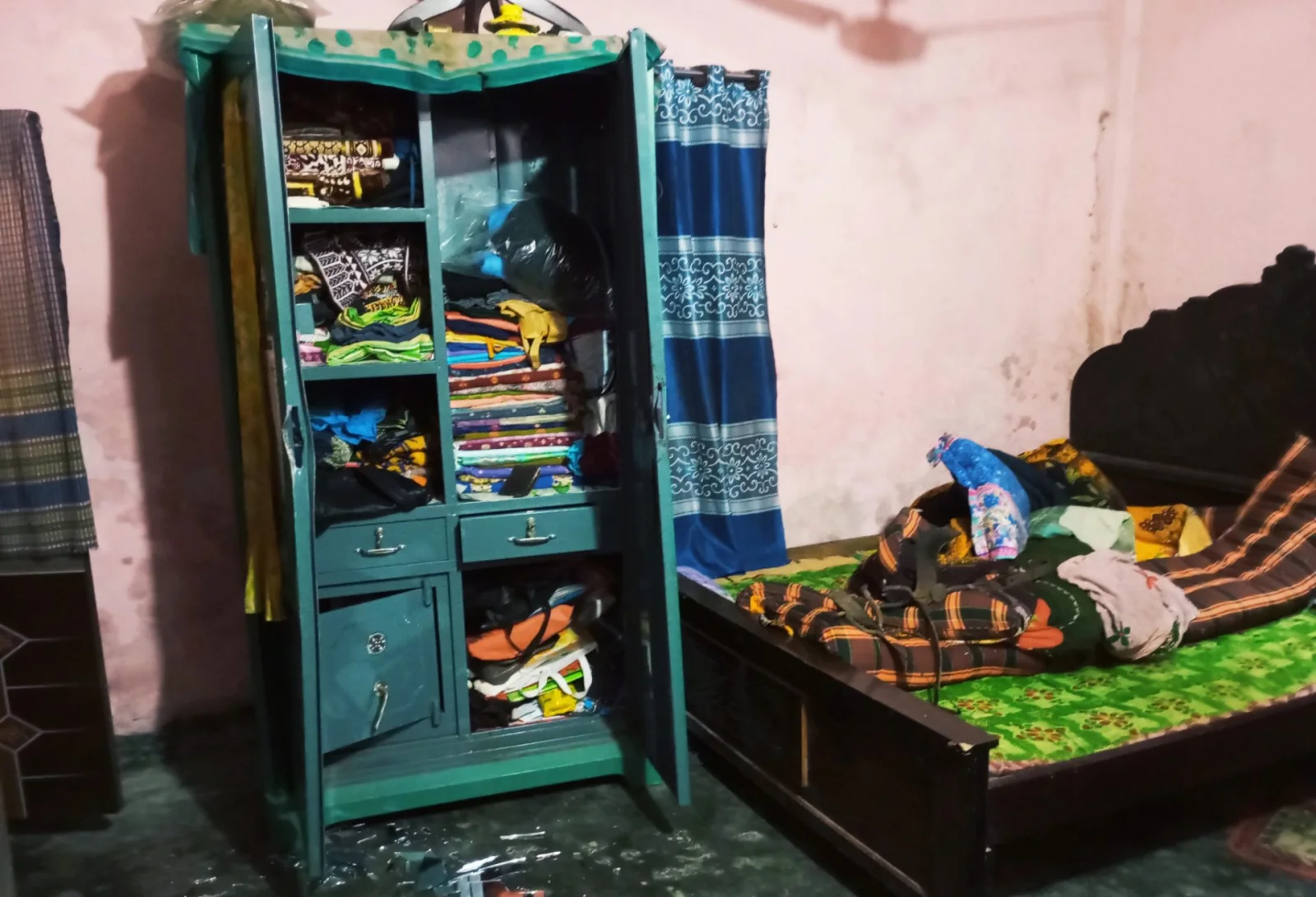 মুকসুদপুরে দুই বসতঘরে দুর্ধর্ষ চুরি, স্বর্ণালংকার ও নগদ টাকা লুট