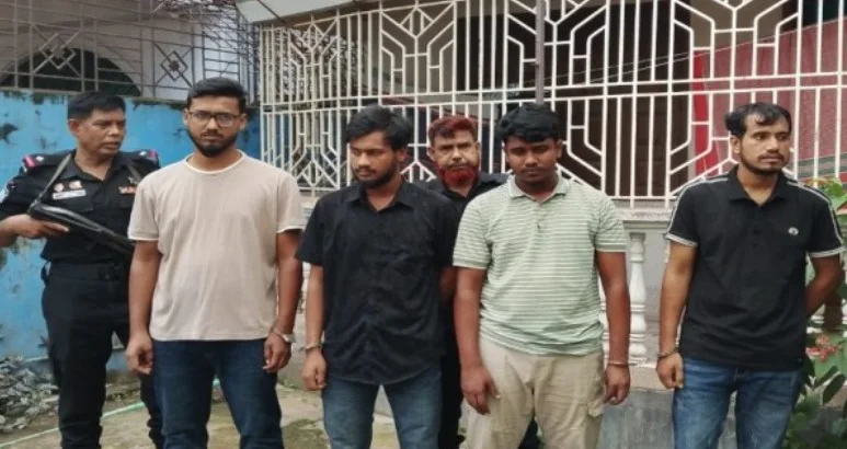 অনলাইন প্রতারণা ও জাল নথি তৈরির অভিযোগে যশোরে আটক ৪