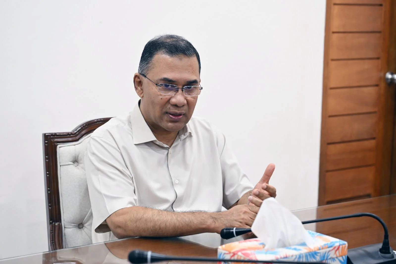 শিল্প-কারখানায় গ্যাস ও বিদ্যুৎ সরবরাহ স্বাভাবিক করার আশ্বাস প্রধানমন্ত্রীর!