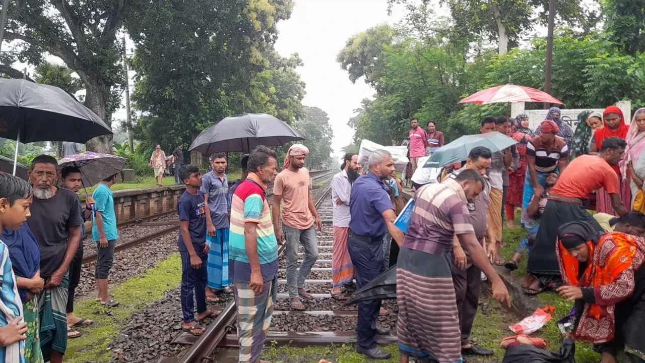 চুয়াডাঙ্গার মোমিনপুর স্টেশন সংলগ্ন স্থানে ট্রেনের ধাক্কায় নারীর মৃত্যু