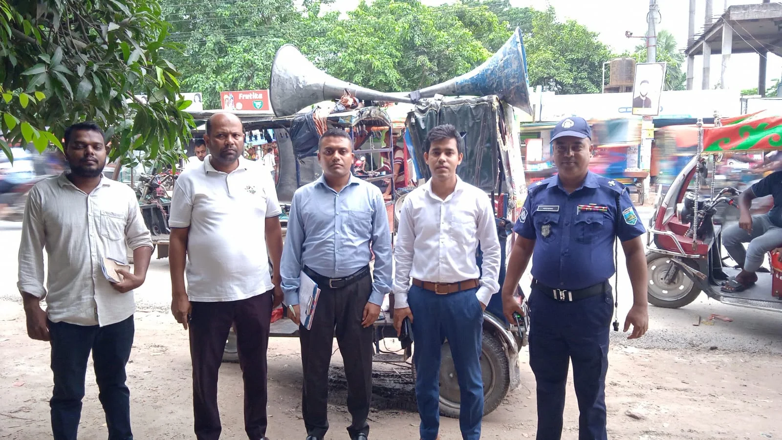 শব্দদূষণের বিরুদ্ধে নওগাঁয় মোবাইল কোর্ট,  ৫ হাজার টাকা জরিমানা