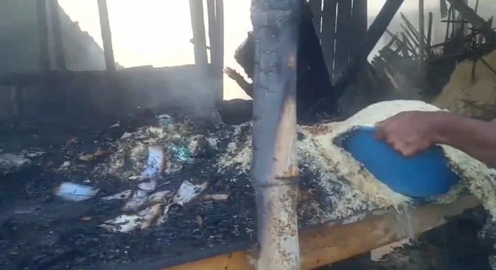 রুহিয়ায় অগ্নিকাণ্ডে নিঃস্ব ৩ পরিবার