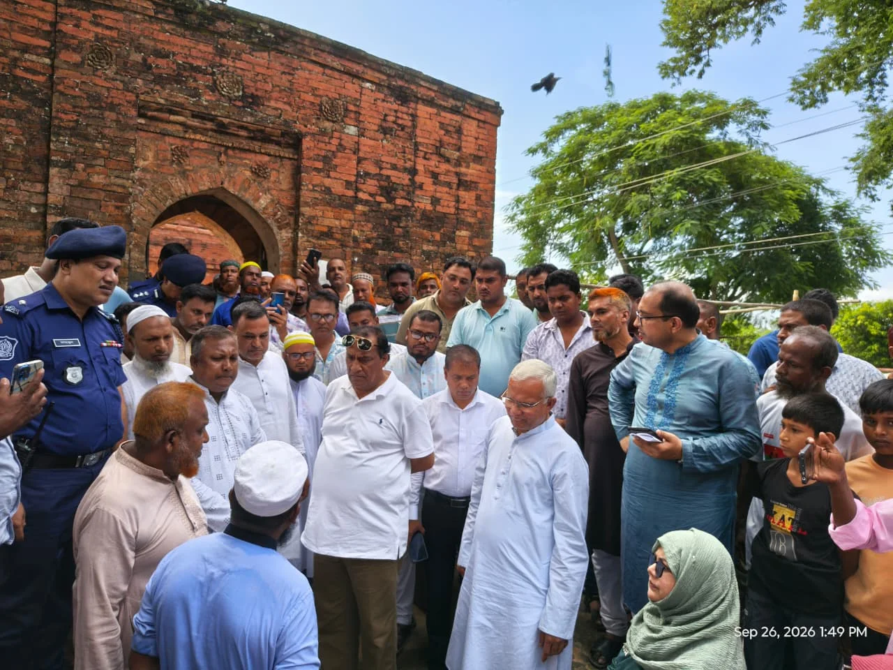 ঘোড়াঘাটের ঐতিহাসিক দুর্গ ও সুরা মসজিদ পরিদর্শনে সমাজকল্যাণ মন্ত্রী