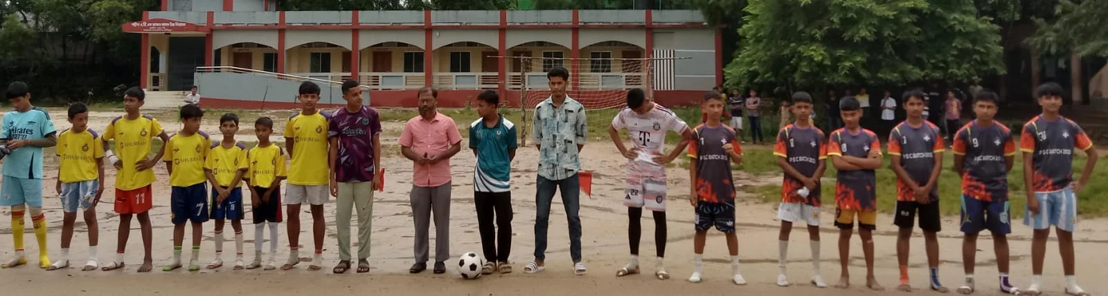 উখিয়ায় আন্তঃহাউজ স্কুল ফুটবল টুর্নামেন্টের ফাইনাল অনুষ্ঠিত