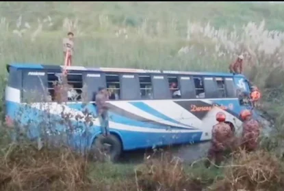 ঢাকা–মাওয়া এক্সপ্রেসওয়েতে বাস খাদে পড়ে তিনজন নিহত, আহত অন্তত ১৬