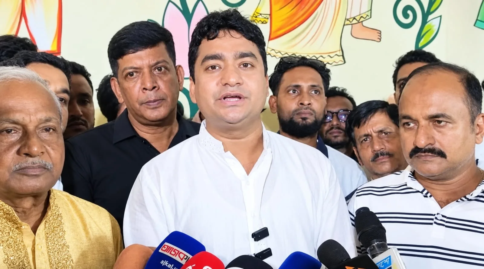 নোয়াখালীতে পূজামণ্ডপে ছাত্রদল নেতারা, সাম্প্রদায়িক সম্প্রীতি বজায় রাখার আহ্বান