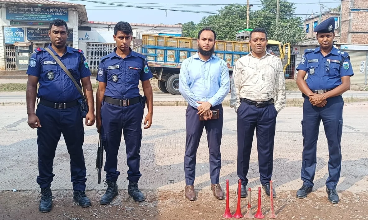 নওগাঁয় হাইড্রোলিক হর্নের বিরুদ্ধে পরিবেশ অধিদপ্তরের অভিযান, জরিমানা
