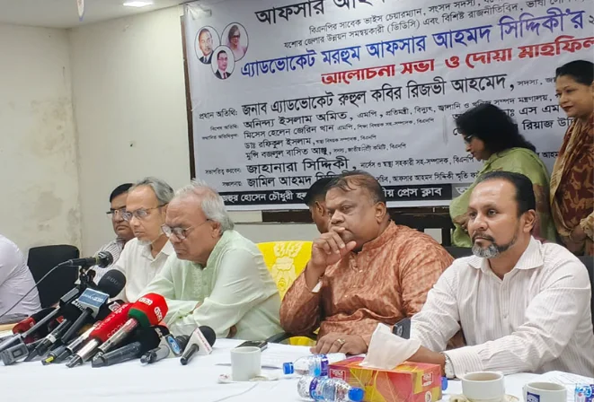 ‘আপনারা হাসিনার পথেই হাঁটতে ভালোবাসেন’—জামায়াতকে রিজভীর কড়া জবাব