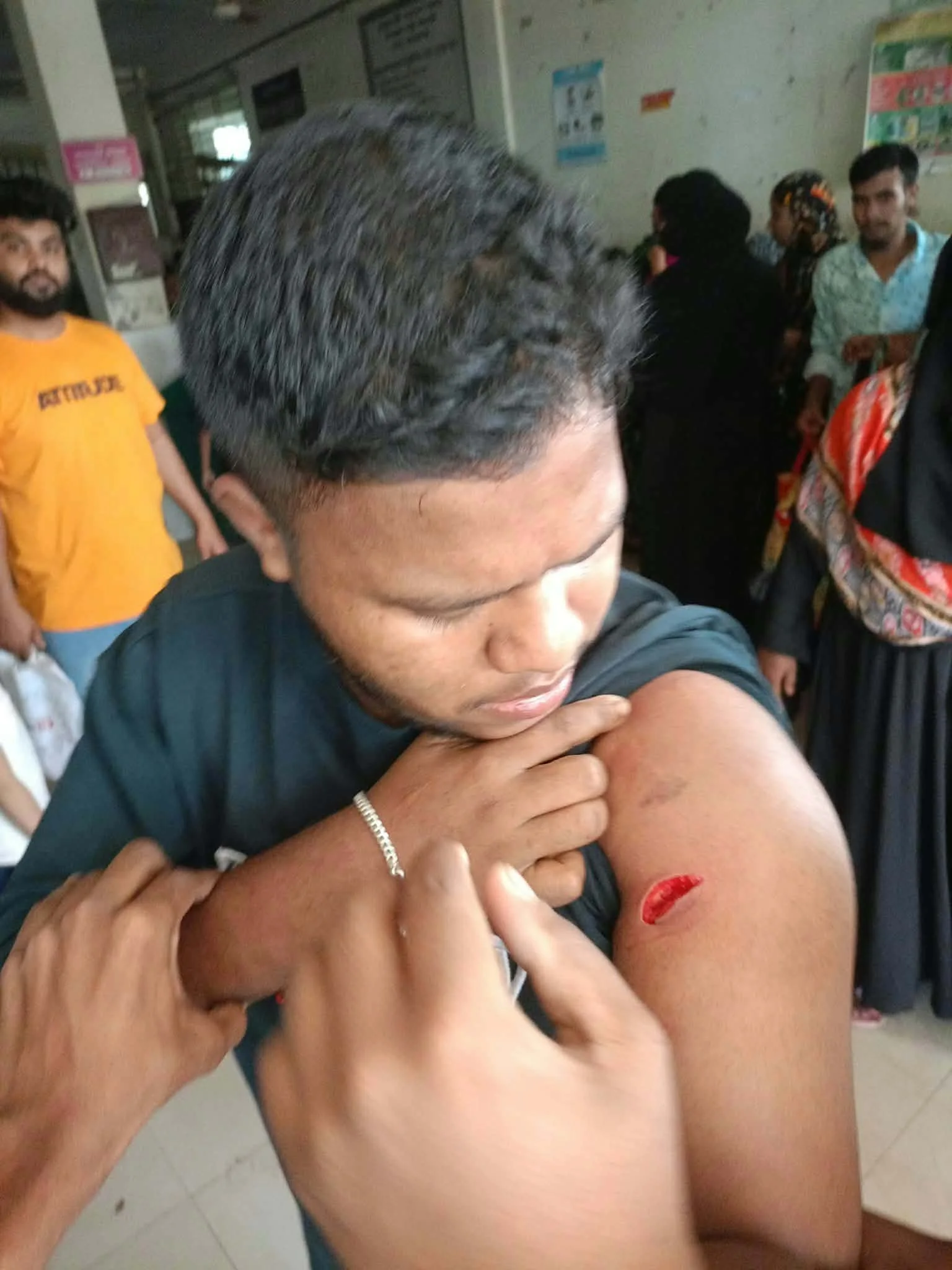 বন্দরে তুচ্ছ ঘটনা ঘিরে সহকর্মীকে ছুরিকাঘাতের অভিযোগ, থানায় জিডি দায়ের