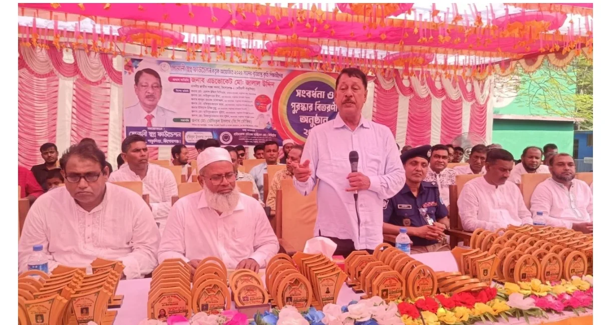 সন্তানের হাতে কি তুলছেন—ভবিষ্যৎ, নাকি ধ্বংসের চাবিকাঠি- কিশোরগঞ্জ -২ এর সাংসদ জালাল উদ্দিন।