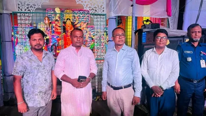 ভাঙ্গায় পূজামণ্ডপ পরিদর্শনে জেলা প্রশাসক, ভূমি অফিসে অতিরিক্ত বিভাগীয় কমিশনার