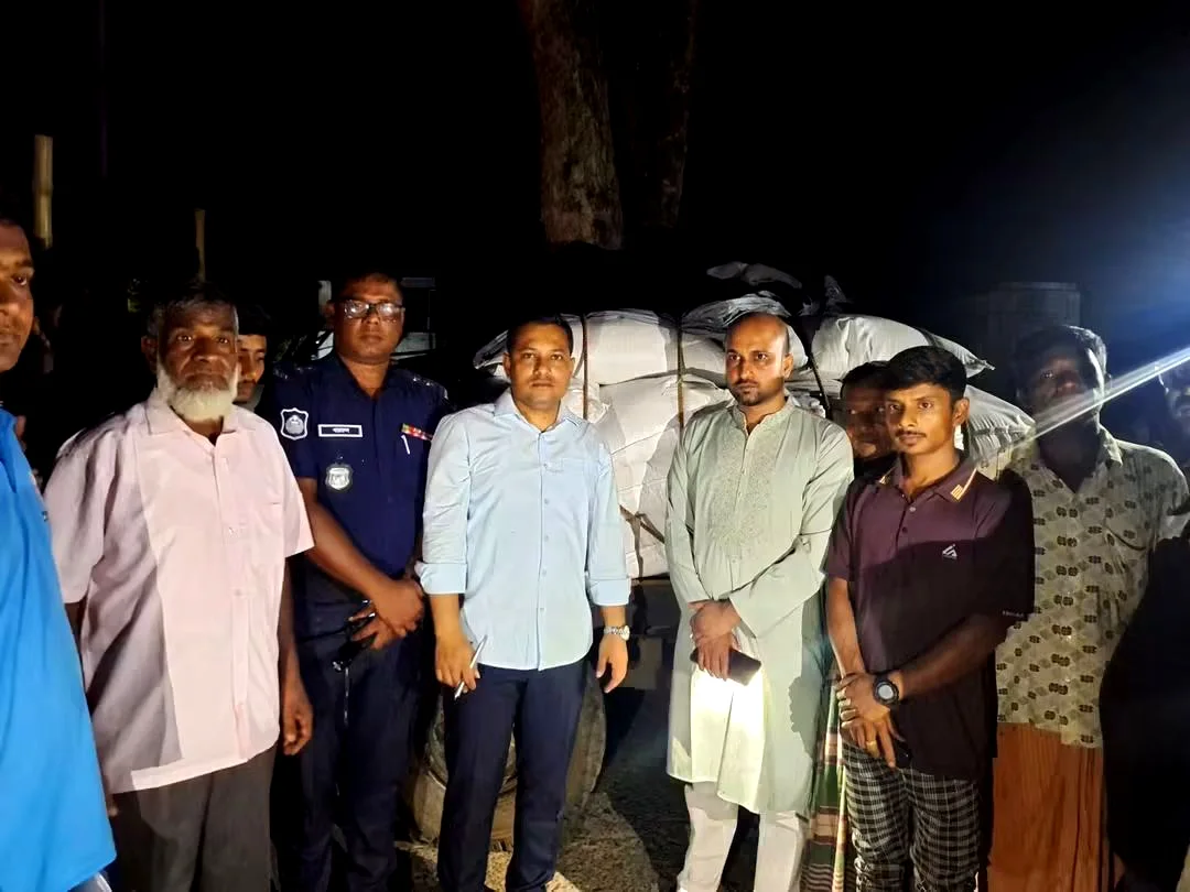 নওগাঁয় পাচারকালে আটক সার কৃষকদের মাঝে বিক্রি; অর্থ গেলো সরকারি কোষাগারে