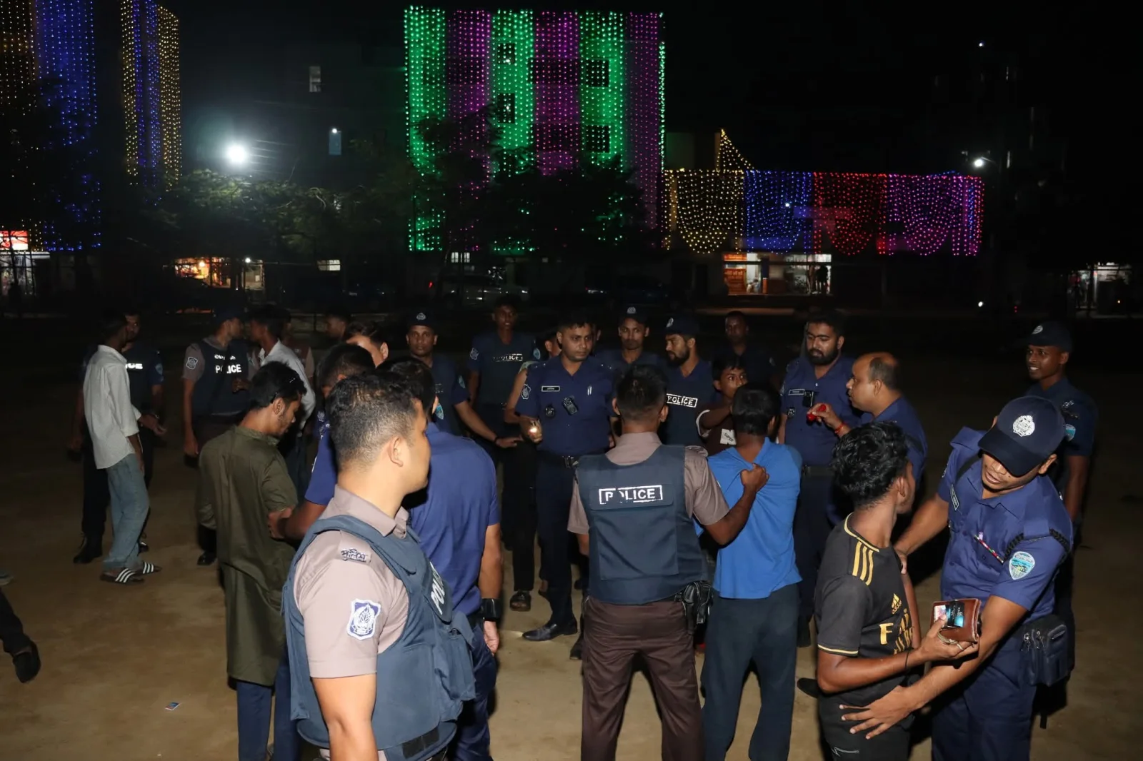 দুর্গাপূজায় বান্দরবানের পূজামণ্ডপ ও চেকপোস্টে নিরাপত্তা তদারকিতে এসপি