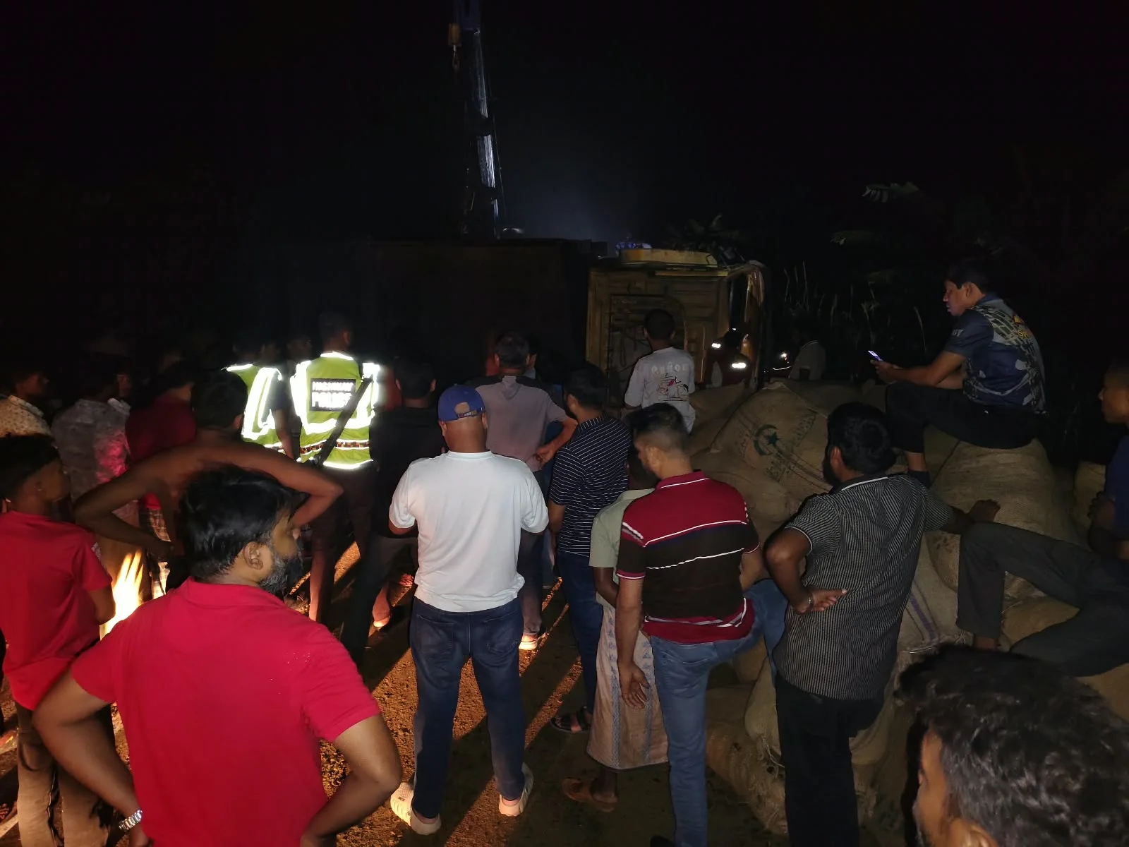 ভাঙ্গায় ব্রিজে ওপরে ট্রাক উল্টে চালক-হেলপার ২জন গুরুতর আহত
