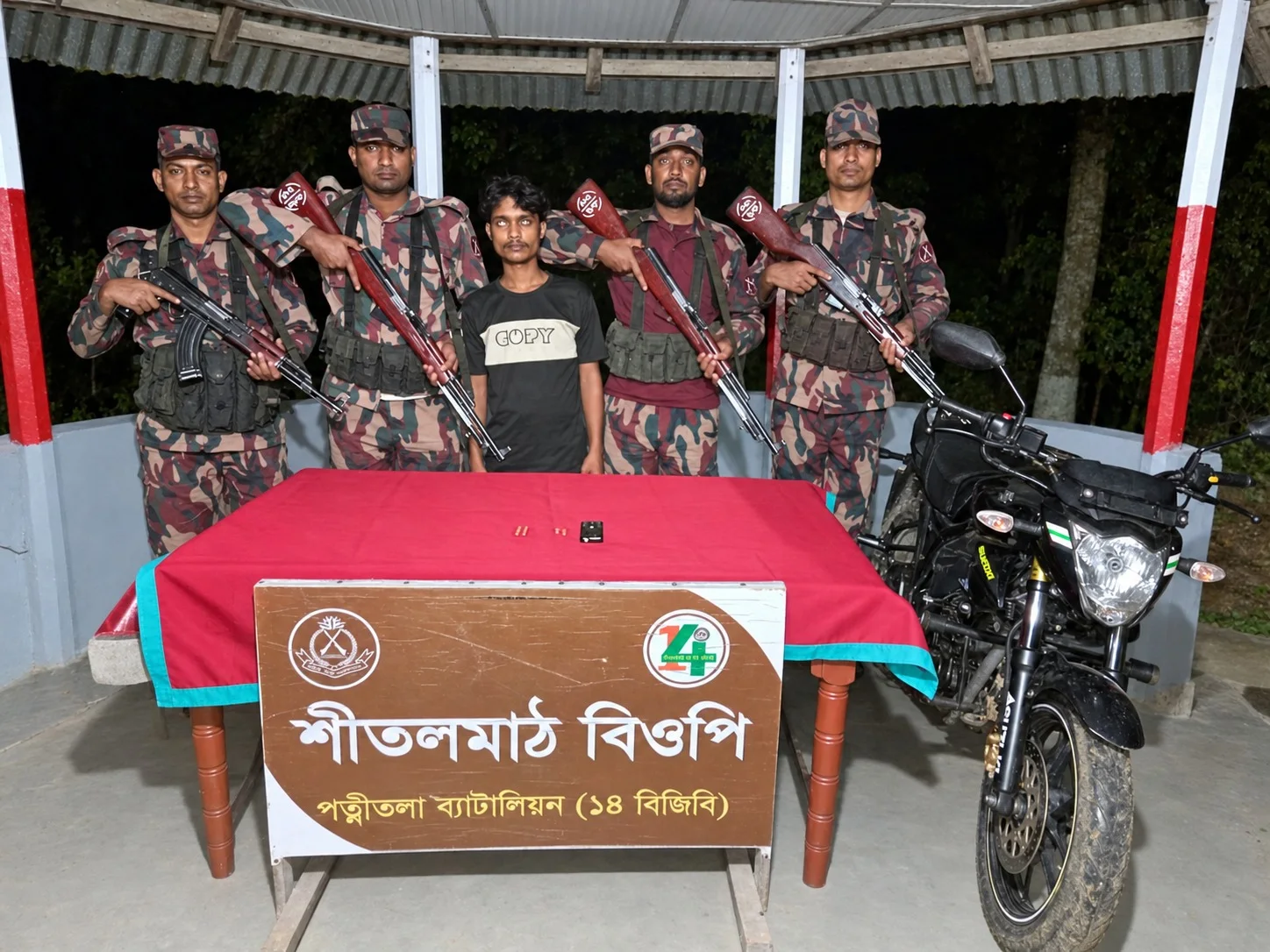 পত্নীতলায় বিজিবির অভিযানে ট্যাপেন্টাডলসহ মাদক কারবারি আটক