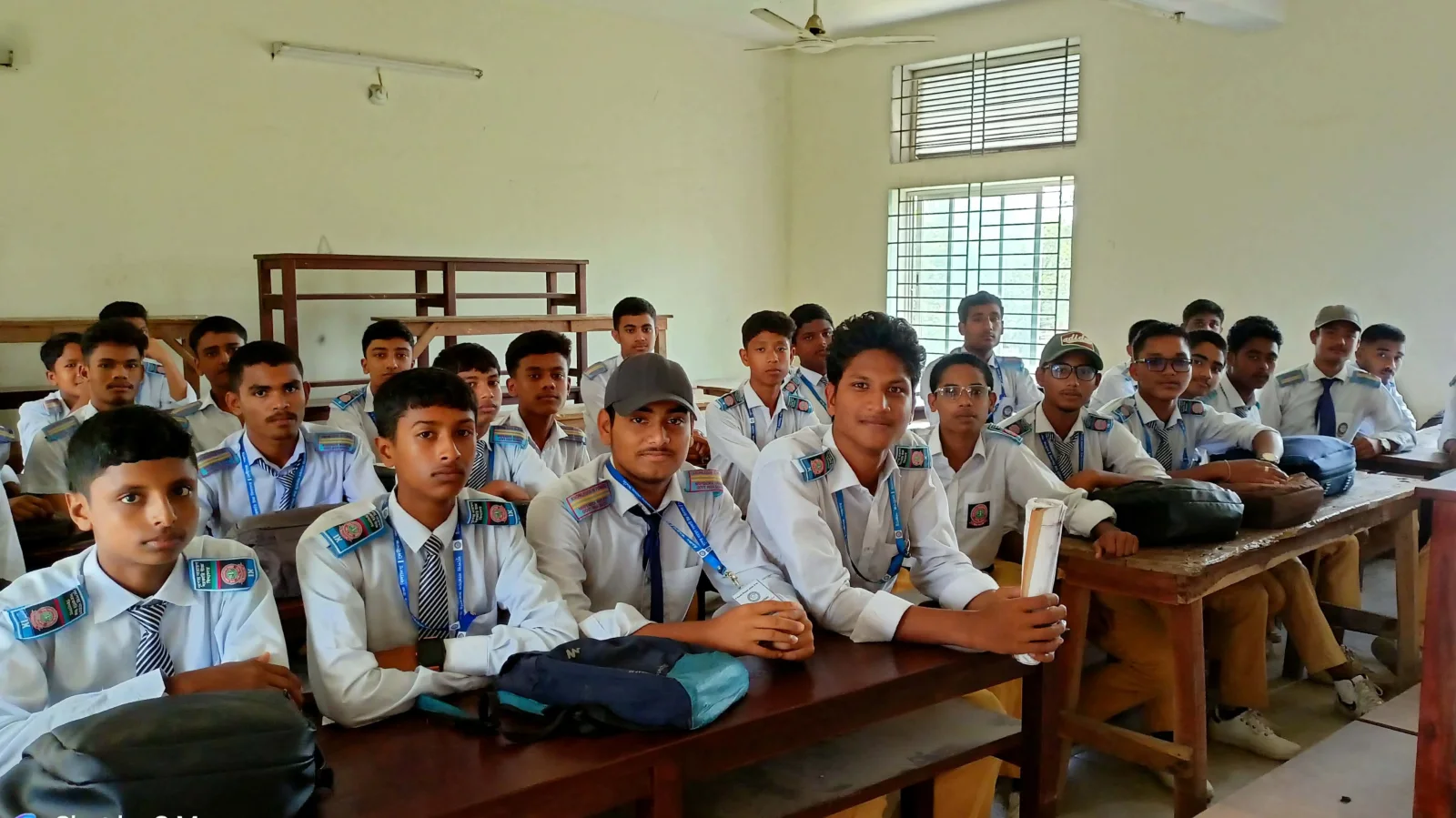 নৃপেন্দ্র নারায়ণ স্কুলে বই সংকট, ১০ মাসেও বঞ্চিত অর্ধশতাধিক শিক্ষার্থী