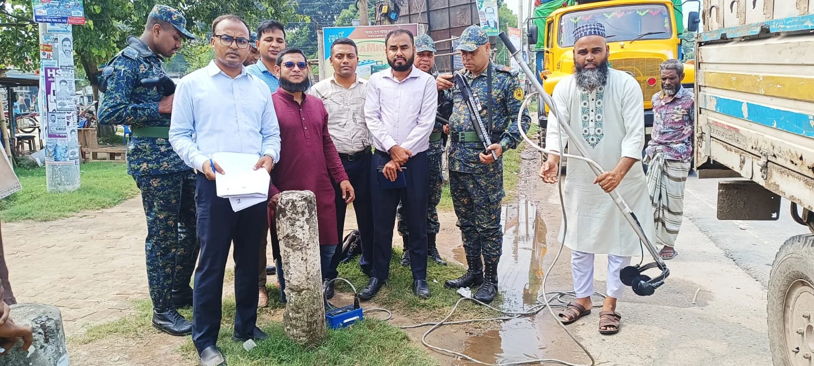 নওগাঁয় যানবাহনের কালো ধোঁয়া পরীক্ষা, আইনগত ব্যবস্থার মতো কিছু মেলেনি