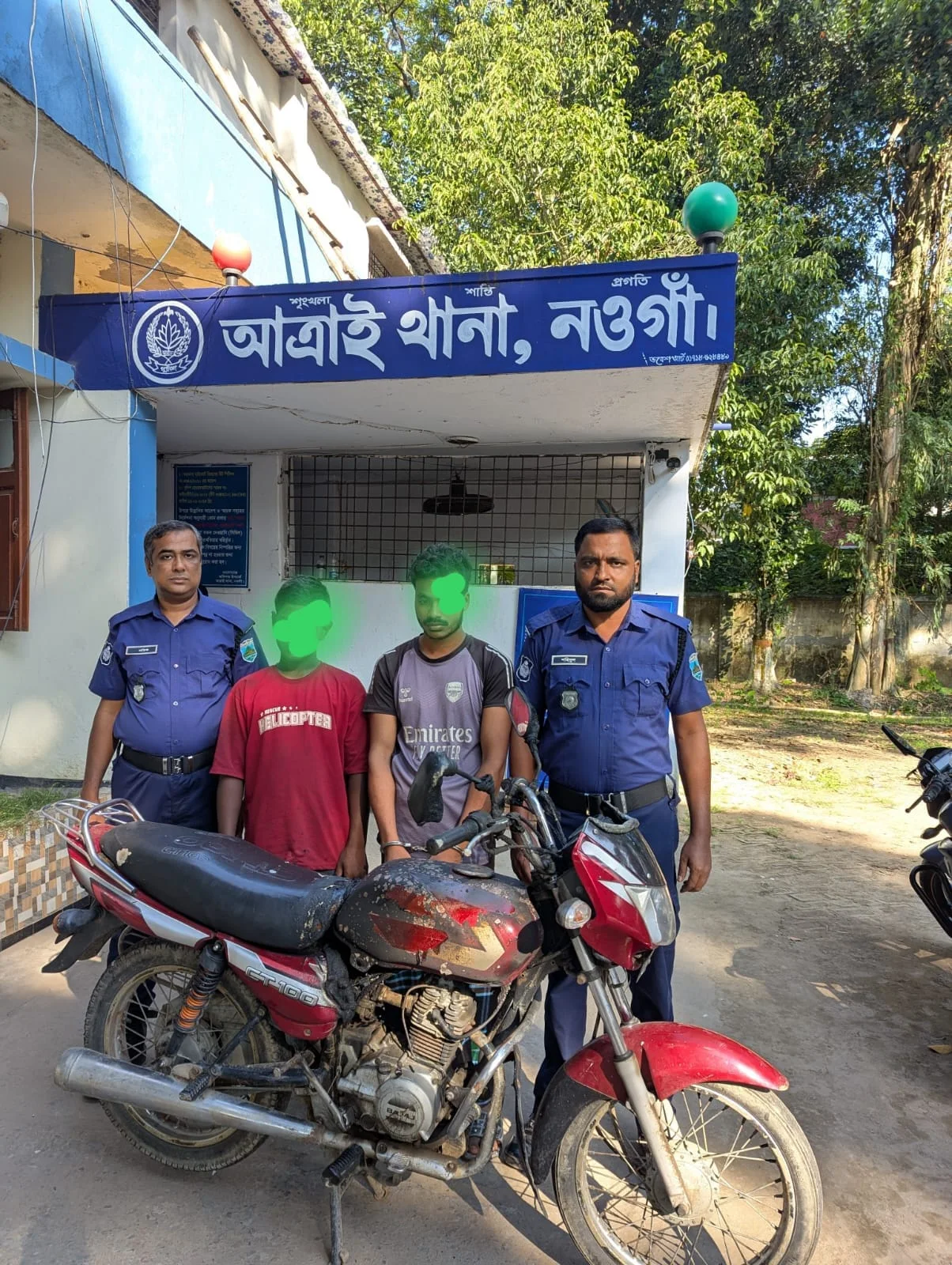 পুলিশ সুপারের নির্দেশনায় আত্রাইয়ে চুরির সময় মোটরসাইকেল উদ্ধার, গ্রেপ্তার ২