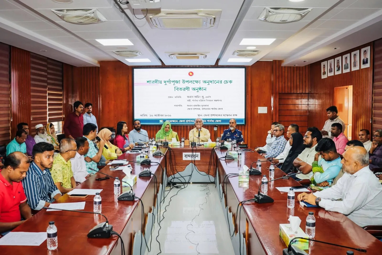 শারদীয় দুর্গাপূজা উপলক্ষে বান্দরবানে পূজামণ্ডপে অনুদানের চেক বিতরণ