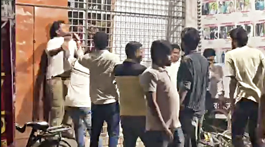 রাবিতে সাংবাদিকদের ওপর হামলা: চার শিক্ষার্থীকে বহিষ্কারের সুপারিশ