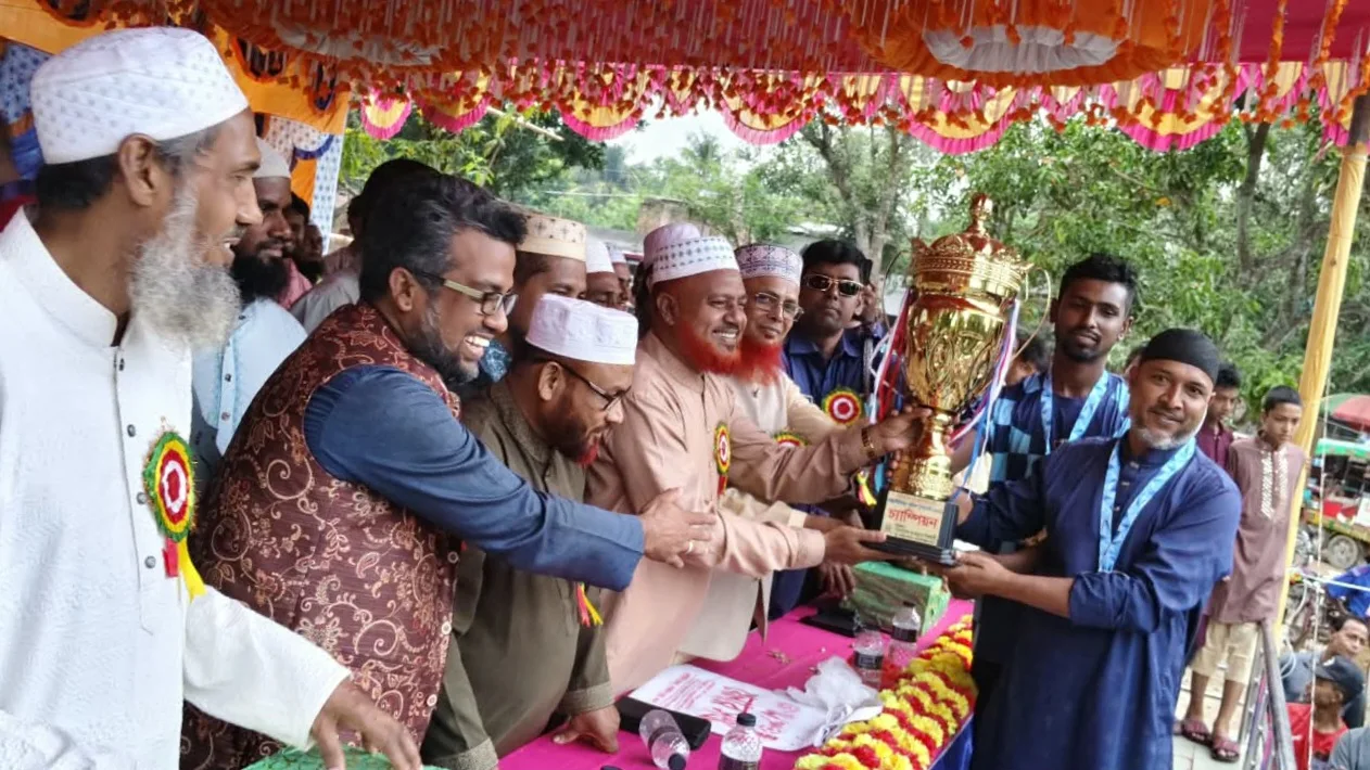 মান্দায় ৩৬ জুলাই উপলক্ষে যুব জামায়াতের আন্তঃইউনিয়ন ফুটবল টুর্নামেন্টের ফাইনাল অনুষ্ঠিত