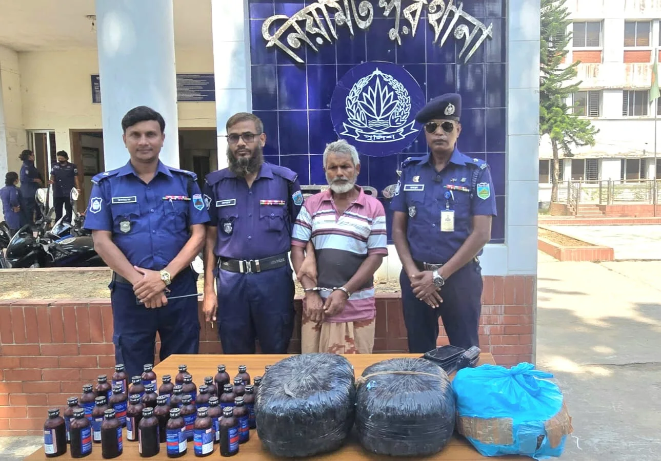 নিয়ামতপুরে বড় ধরনের মাদকবিরোধী অভিযান, সাড়ে ৭ কেজি গাঁজা ও ৩৪ বোতল ফেনসিডিলসহ গ্রেপ্তার ১