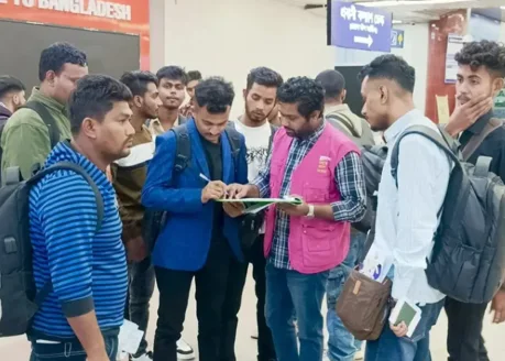 কম্বোডিয়ার আটককেন্দ্র থেকে মুক্ত ৩০ বাংলাদেশি অবশেষে দেশে ফিরেছেন