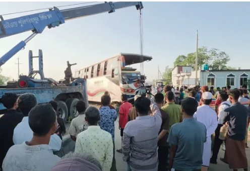 রংপুরের দুর্ঘটনায় চারজনের মৃত্যুর তথ্য নিশ্চিত করেছে হাইওয়ে পুলিশ
