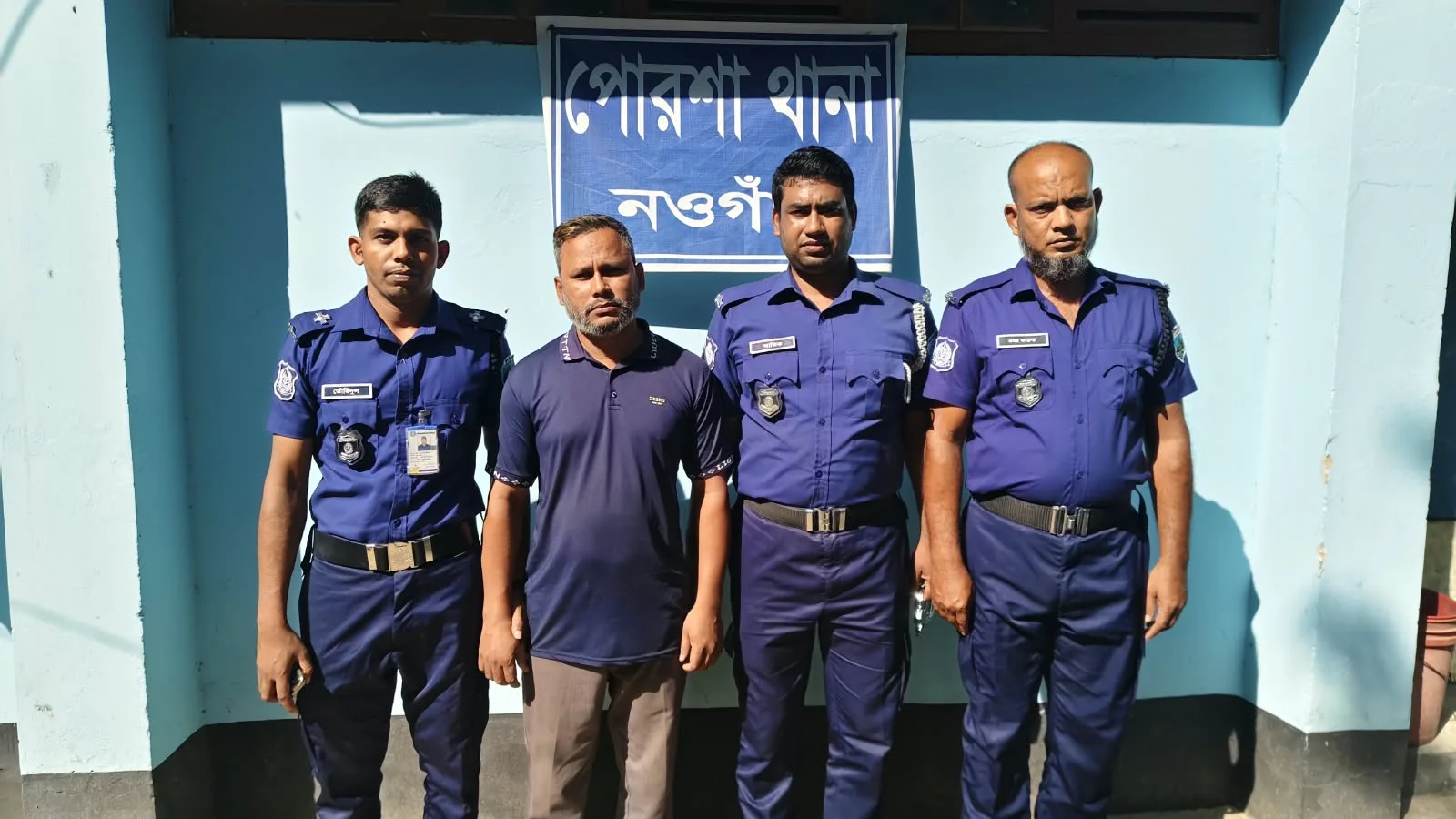নওগাঁর পোরশায় চিকিৎসকের বদলে অন্য ব্যক্তিকে দিয়ে সিজারের অভিযোগ, নবজাতকের মৃত্যুর ঘটনায় হাসপাতাল মালিক গ্রেফতার