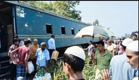 কুমিল্লার লাকসামে কর্ণফুলী ট্রেনের তিন বগি লাইনচ্যুত, রেল চলাচল ব্যাহত