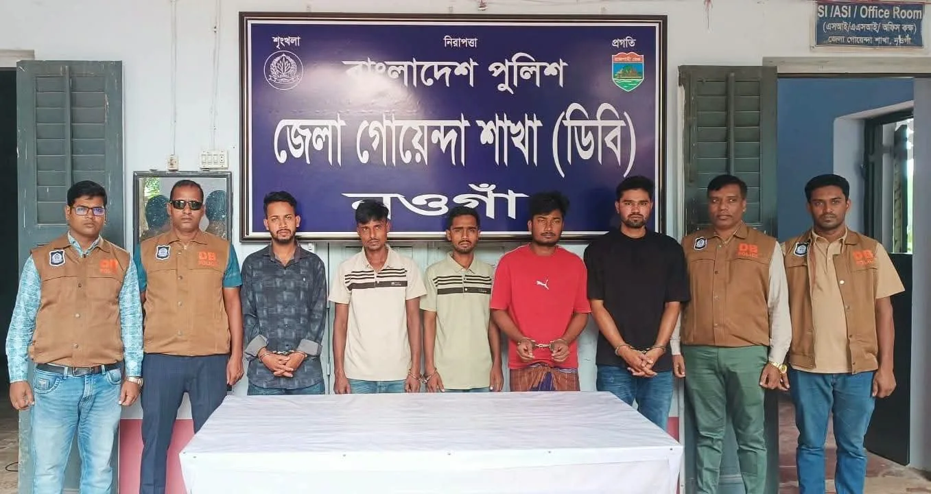 নওগাঁয় ৩৪ লাখ টাকা ছিনতাই: ব্যাংক কর্মীসহ গ্রেপ্তার ৬, টাকা উদ্ধার