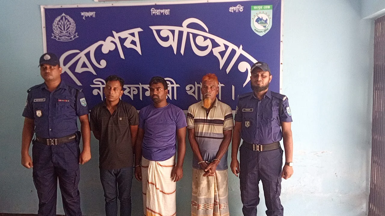 নীলফামারীতে অটোরিকশা ছিনতাই: ৩ সদস্য গ্রেপ্তার, উদ্ধার ৫ বাহন