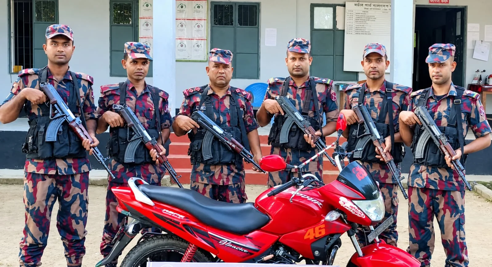 পাটগ্রাম সীমান্তে ৬১ বিজিবির অভিযানে ভারতীয় মোটরসাইকেল আটক