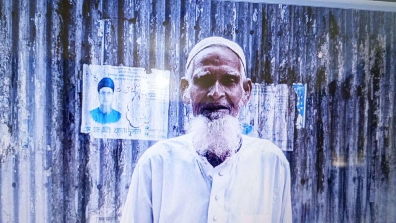 ১৫ বছর পর ১০০ টাকার ঋণ শোধ করলেন বৃদ্ধ