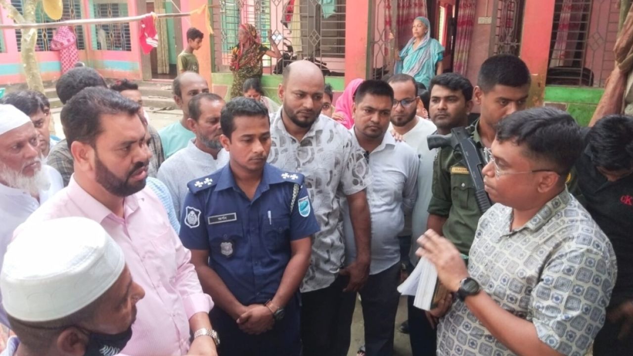 কিশোরগঞ্জে প্যান্ডেল সাজিয়ে চলছিল বাল্যবিবাহের ভোজ, ইউএনও’র হানা, কনের বাবাকে জরিমানা ও মুচলেকা।
