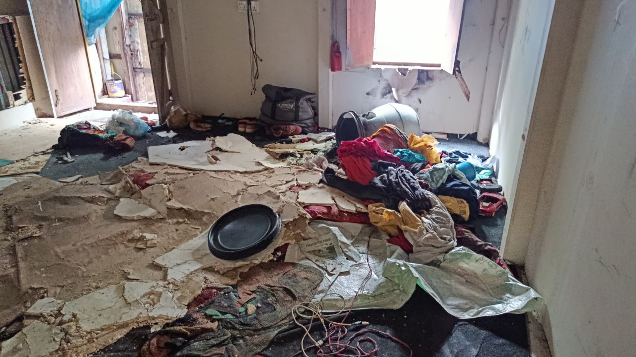 বন্দরে গ্যাসের লিকেজে ভয়াবহ অগ্নিকাণ্ড, শিশুসহ একই পরিবারের তিনজনের অবস্থা আশংকাজনক