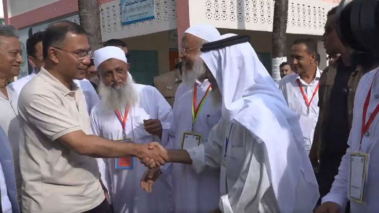 বাবুনগর মাদ্রাসায় হেফাজত আমিরের সঙ্গে প্রধানমন্ত্রীর সাক্ষাৎ