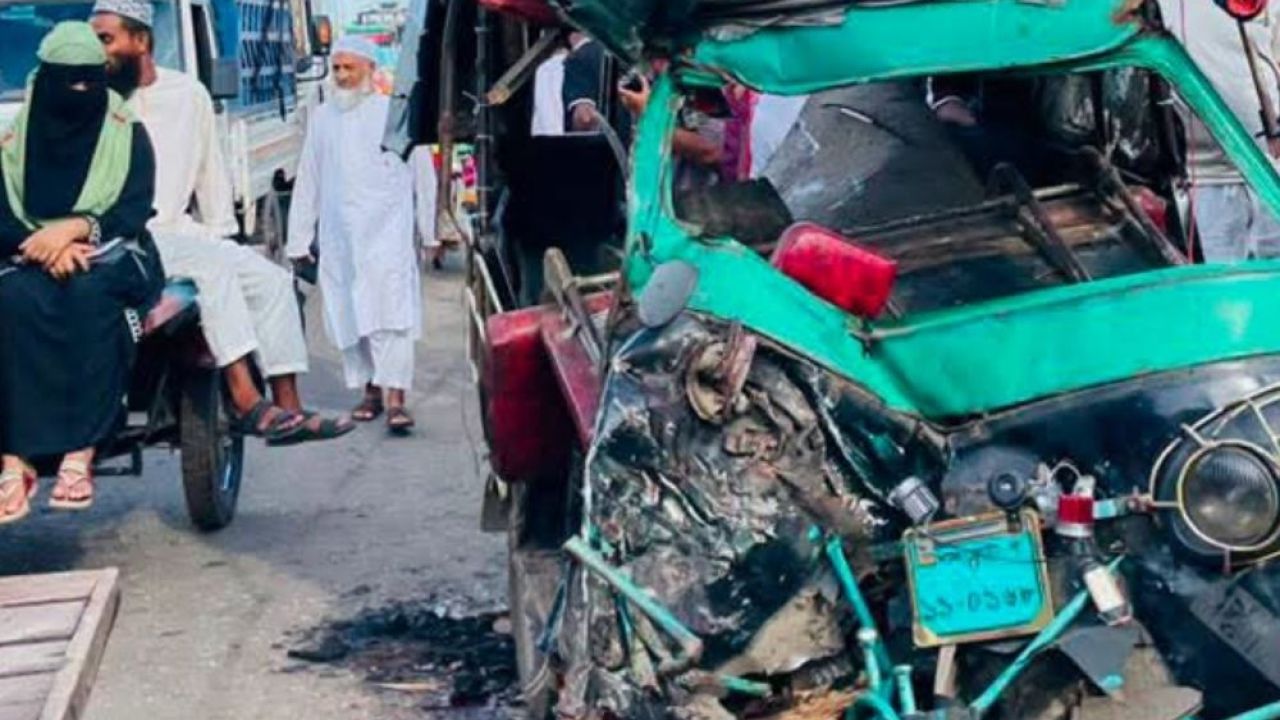 বরিশালে বাস-মাহিন্দ্রার মুখোমুখি সংঘর্ষ, নিহত ১