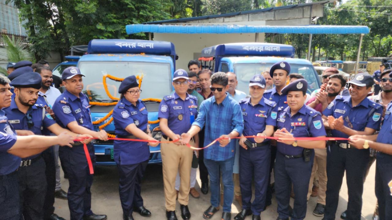 বন্দরে পুলিশের টহল জোরদারে দুই পিকআপ ভ্যান উপহার দিলেন এমপি আবুল কালাম
