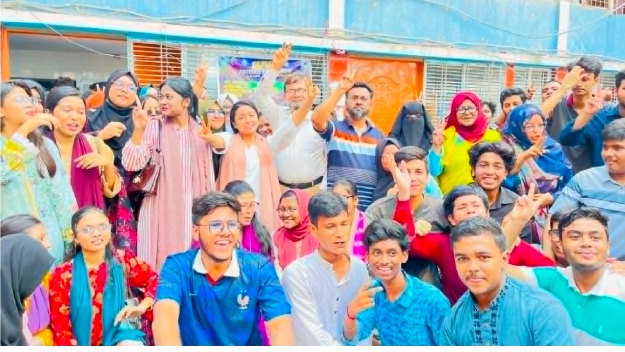 সাফল্যের আলোয় উজ্জ্বল এ. কে. স্কুল এন্ড কলেজ: ২৭৮ জনের জিপিএ-৫, পাশের হার ৯৫.৬৫