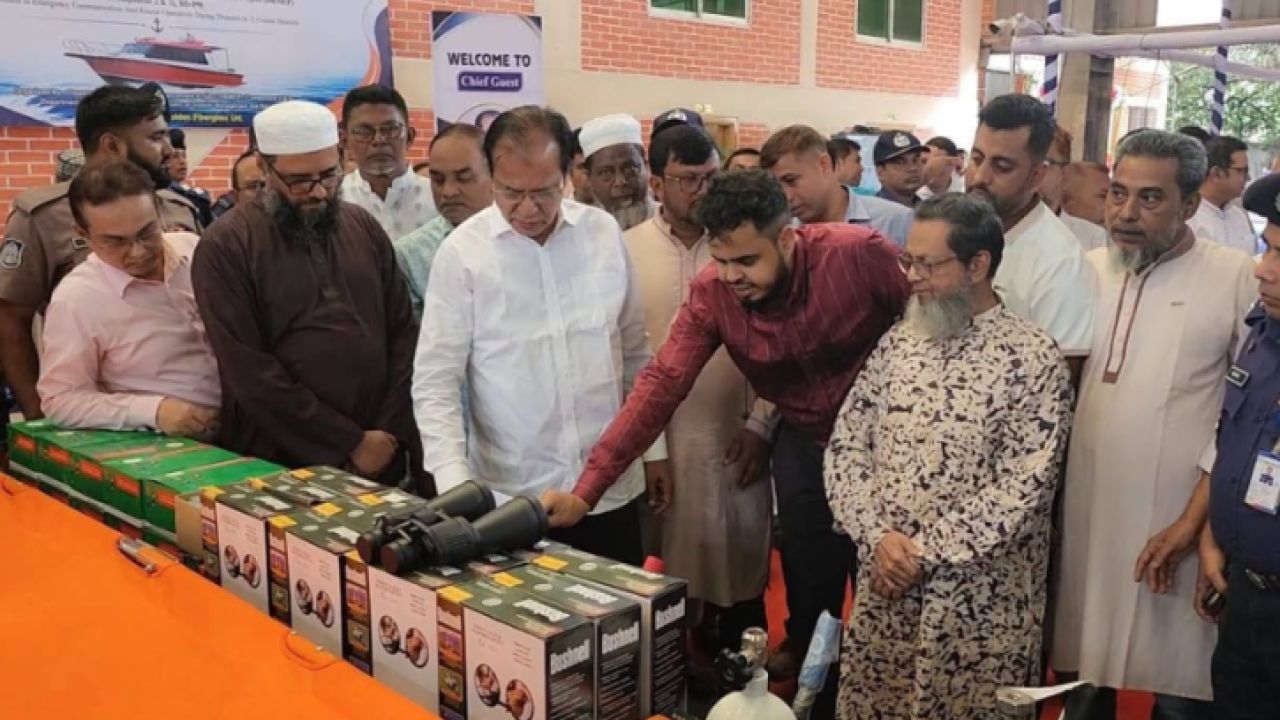 দুর্যোগ মোকাবিলায় ১২ উপকূলীয় জেলায় ১২ স্পিডবোট হস্তান্তর