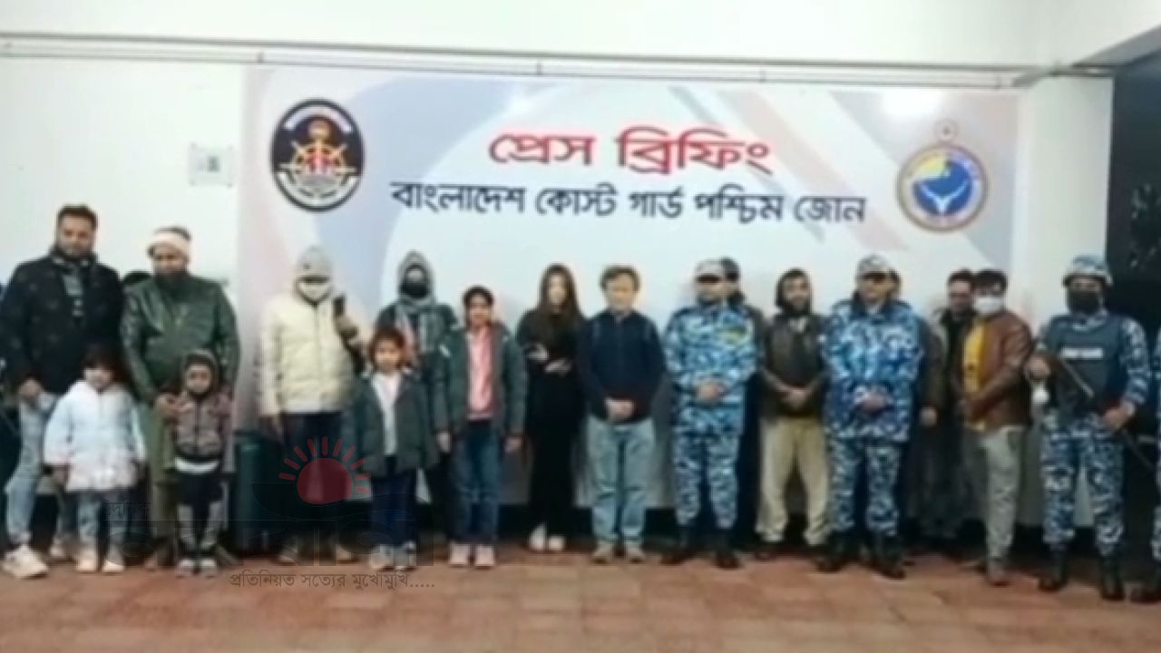 সুন্দরবনে জাহাজ দুর্ঘটনা: ২ চীনা নাগরিকসহ ৪৪ পর্যটক উদ্ধার