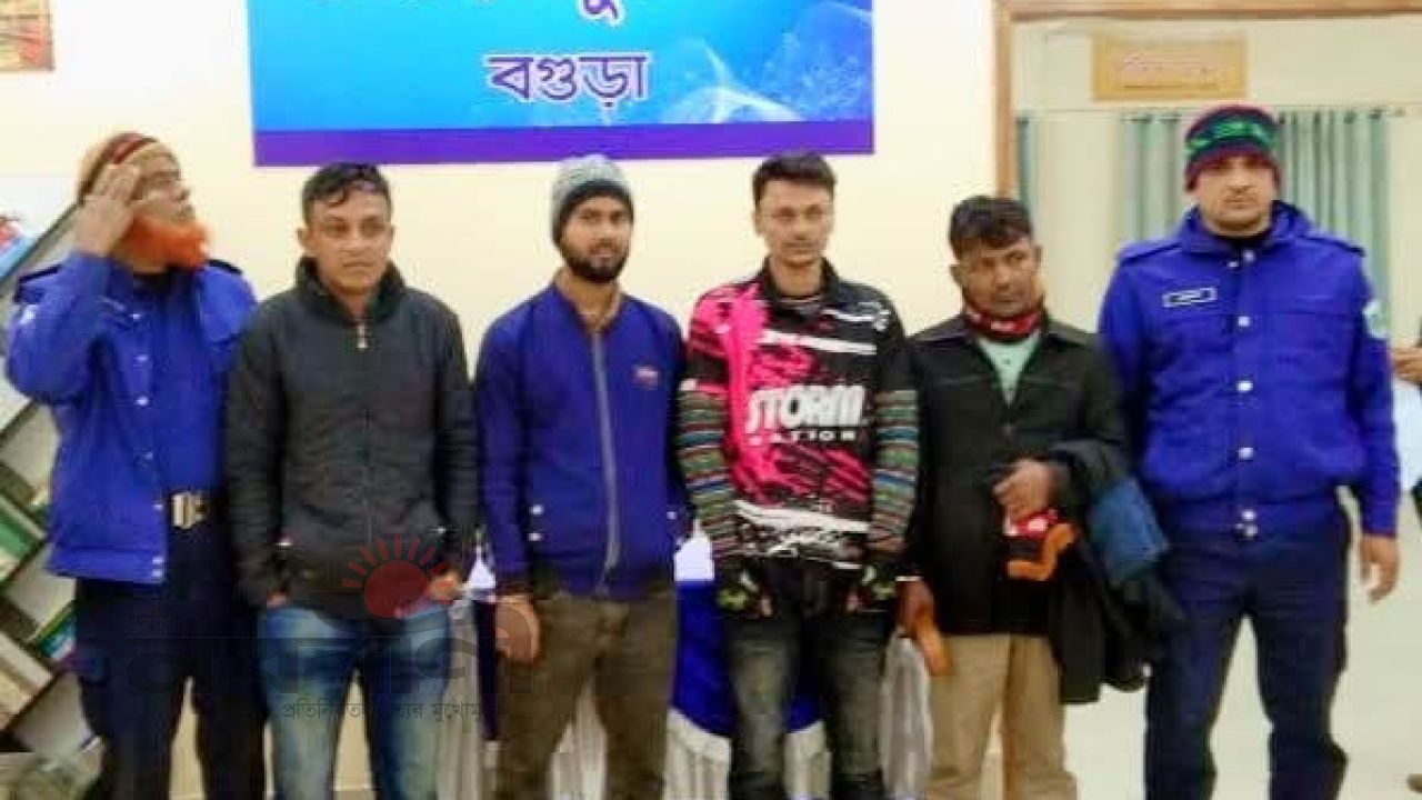 বগুড়া ডাকাতি মামলার ৪ জন আসামিকে আদালতে প্রেরণ