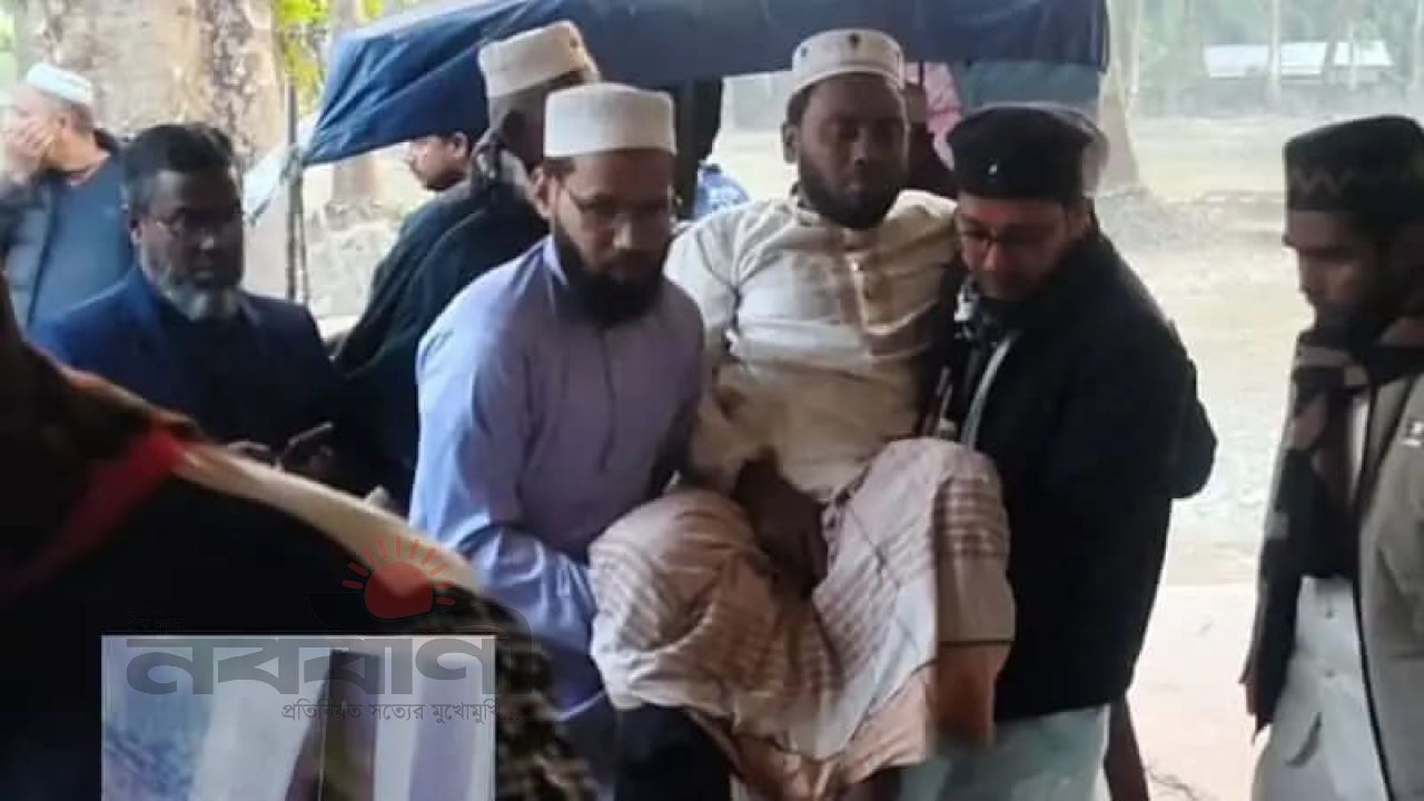 পাথরঘাটায় বিএনপি কর্মীর বিরুদ্ধে নারীদের গালমন্দসহ জামায়াত নেতার পা ভাঙার অভিযোগ