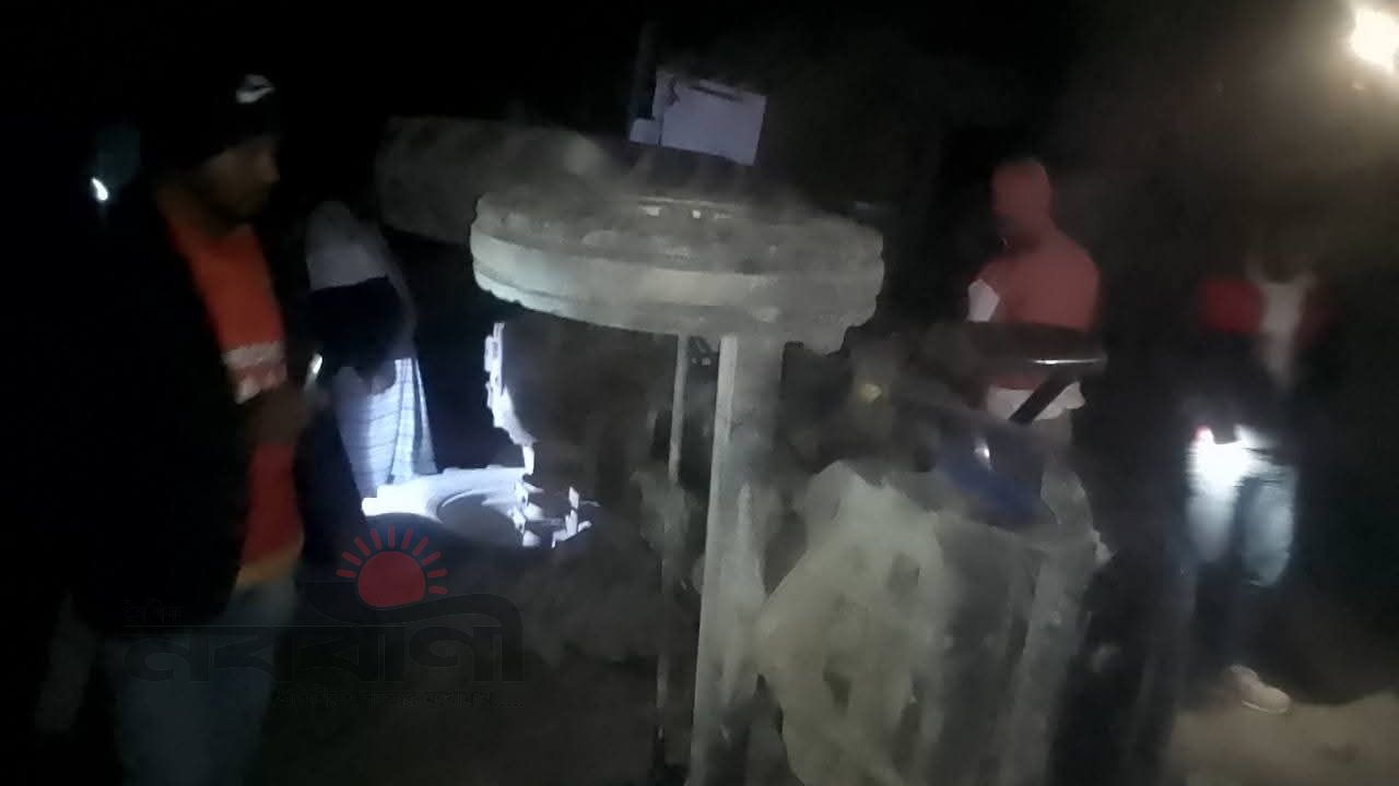 নীলফামারীতে ট্রাক্টর উল্টে যুবকের মর্মান্তিক মৃত্যু