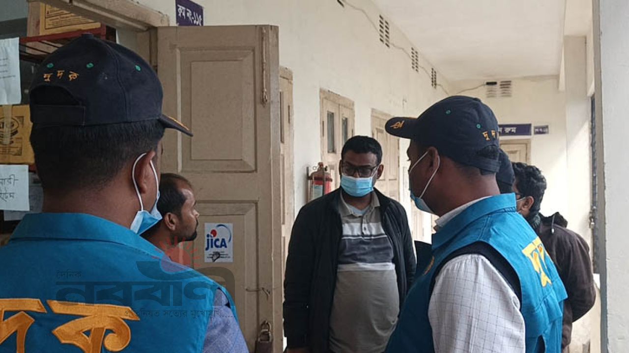 খানসামা স্বাস্থ্য কমপ্লেক্সে খাবার ও ওষুধে অনিয়ম: দুদকের অভিযান